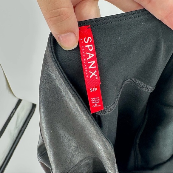 Spanx Black Faux Vegan Leather Leggings Size Small Fall Staple - Picture 5 of 7